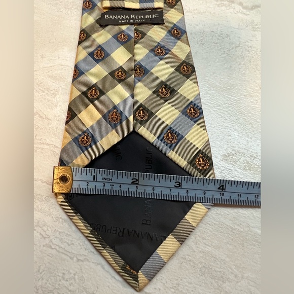 BANANA REPUBLIC yellow blue plaid crescent tie. - Picture 4 of 5